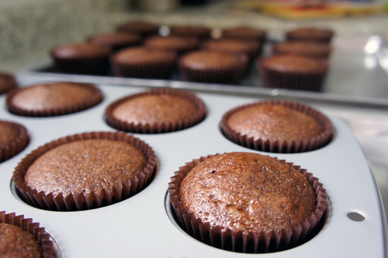 Cupcake com cobertura de chantininho dentro do post1